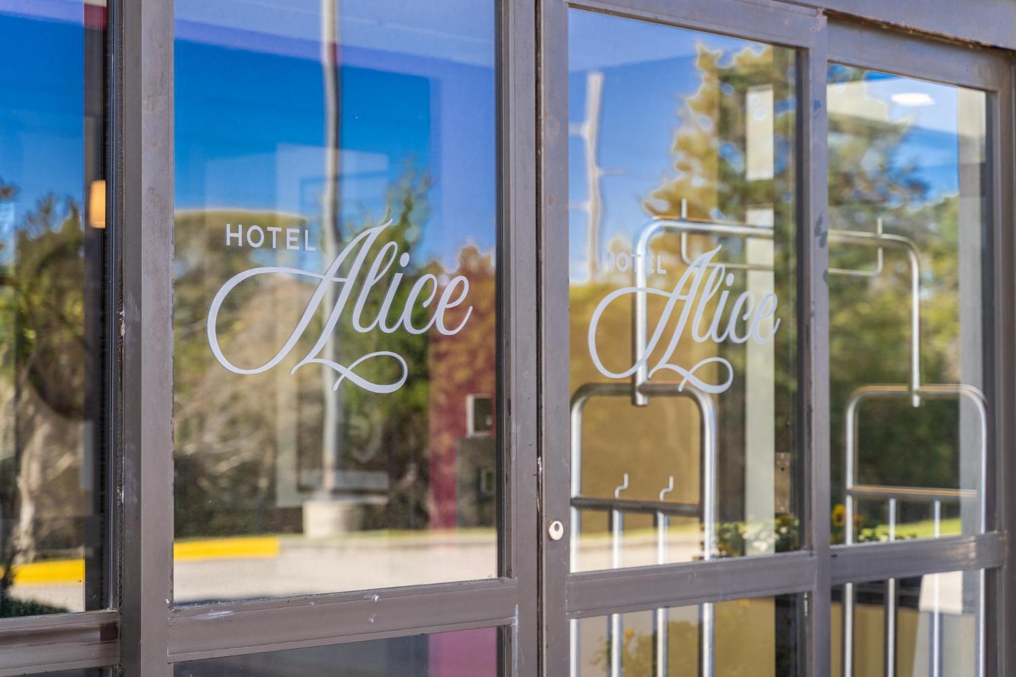 פיין נול שורס Hotel Alice מראה חיצוני תמונה